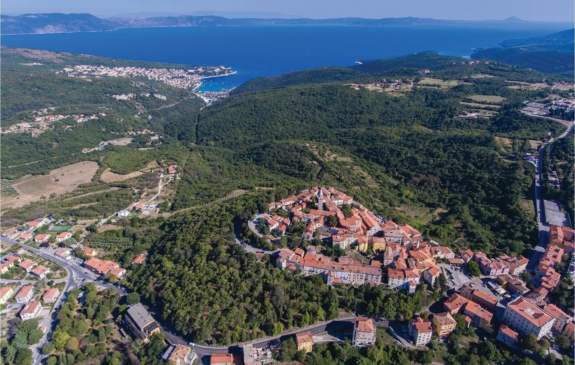 2 Bedroom Gorgeous Apartment In Labin Raša Eksteriør billede