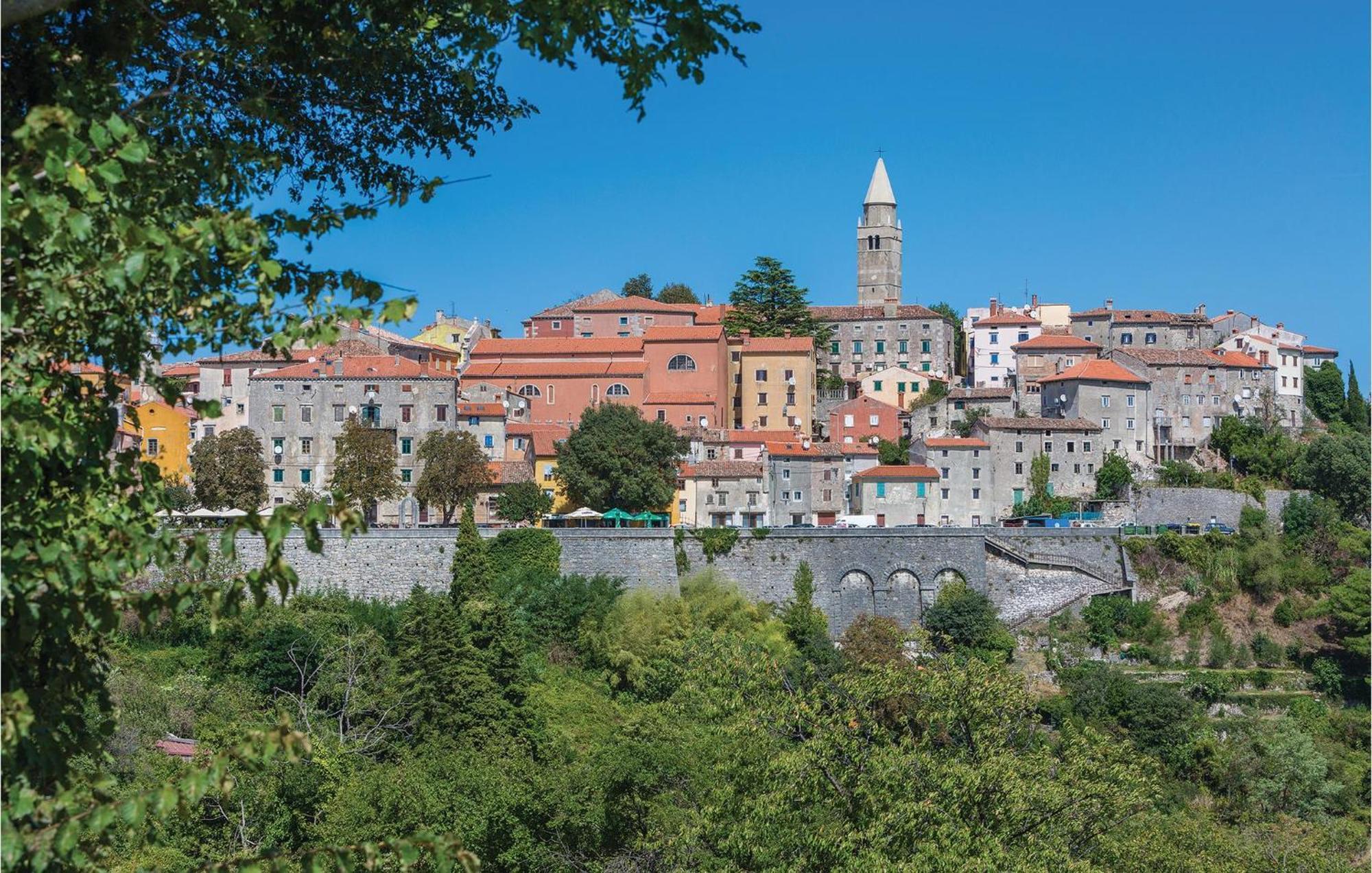 2 Bedroom Gorgeous Apartment In Labin Raša Eksteriør billede
