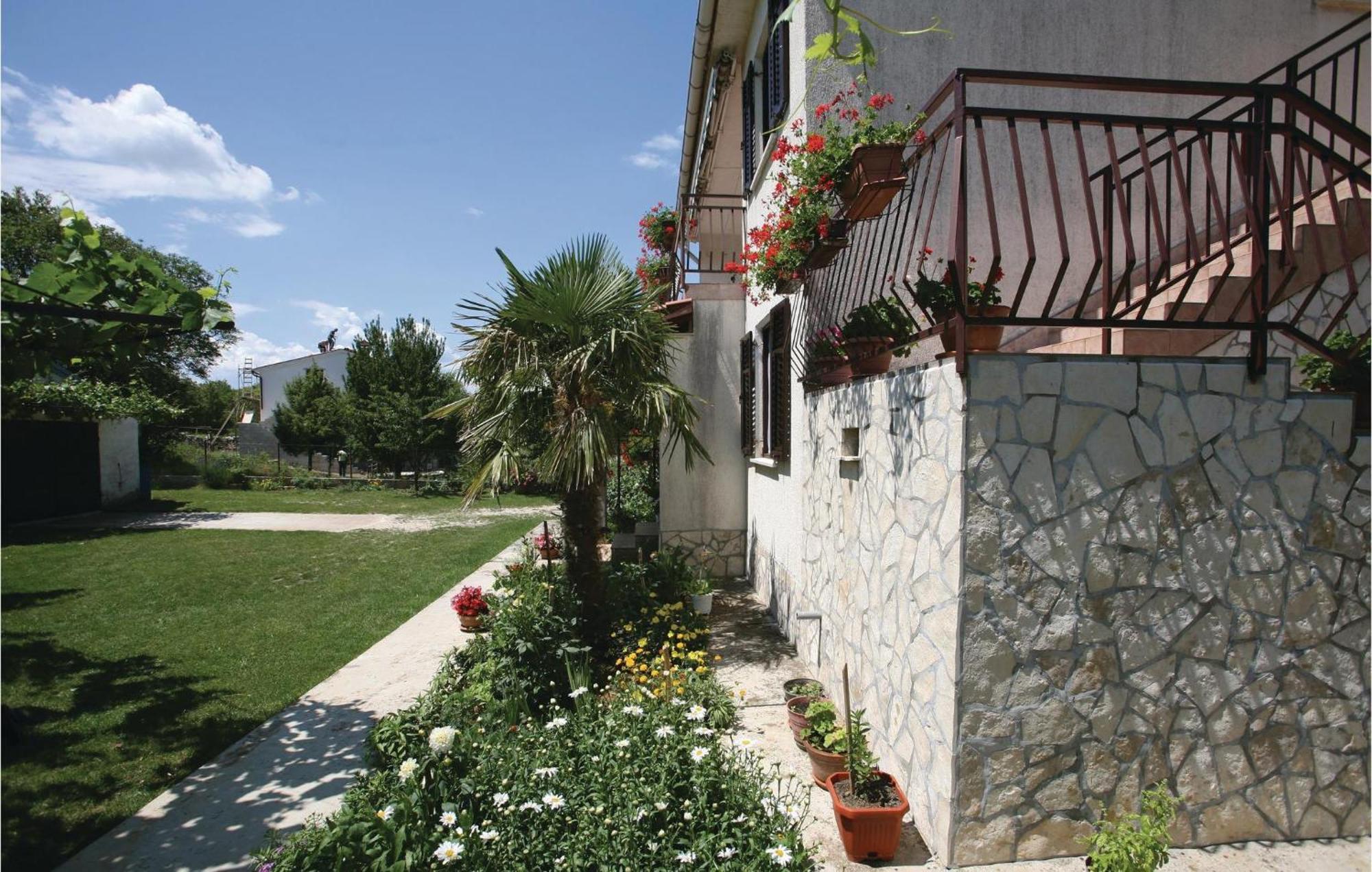 2 Bedroom Gorgeous Apartment In Labin Raša Eksteriør billede